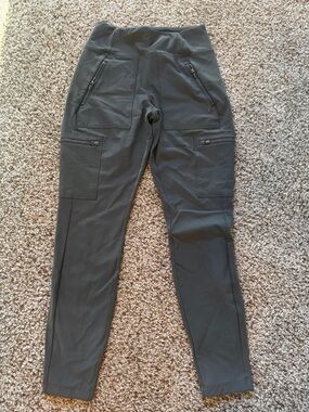 Athleta Headlands Hybrid Cargo Leggings - Size 0P - Grey